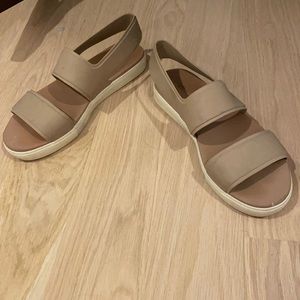 VINCE. Tan rubber sandals size 8.5!